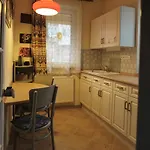 Bellevue Apartment With Ac & Heating & Terrace