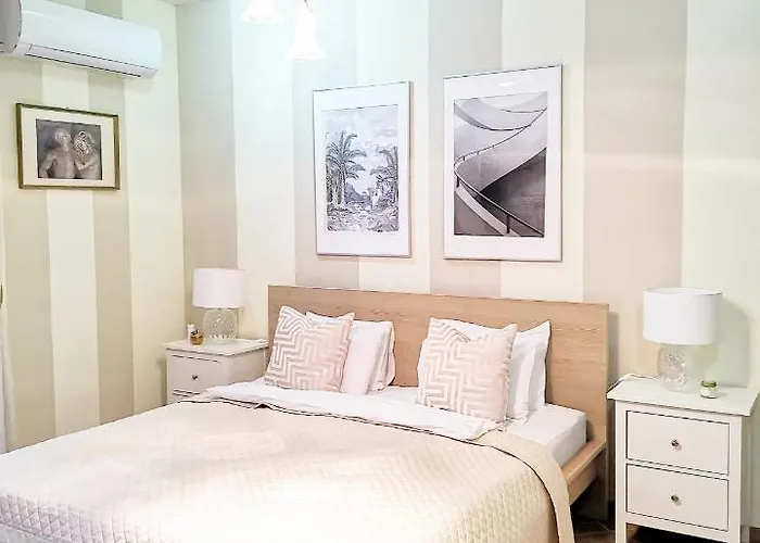 Bellevue Apartment With Ac & Heating & Terrace